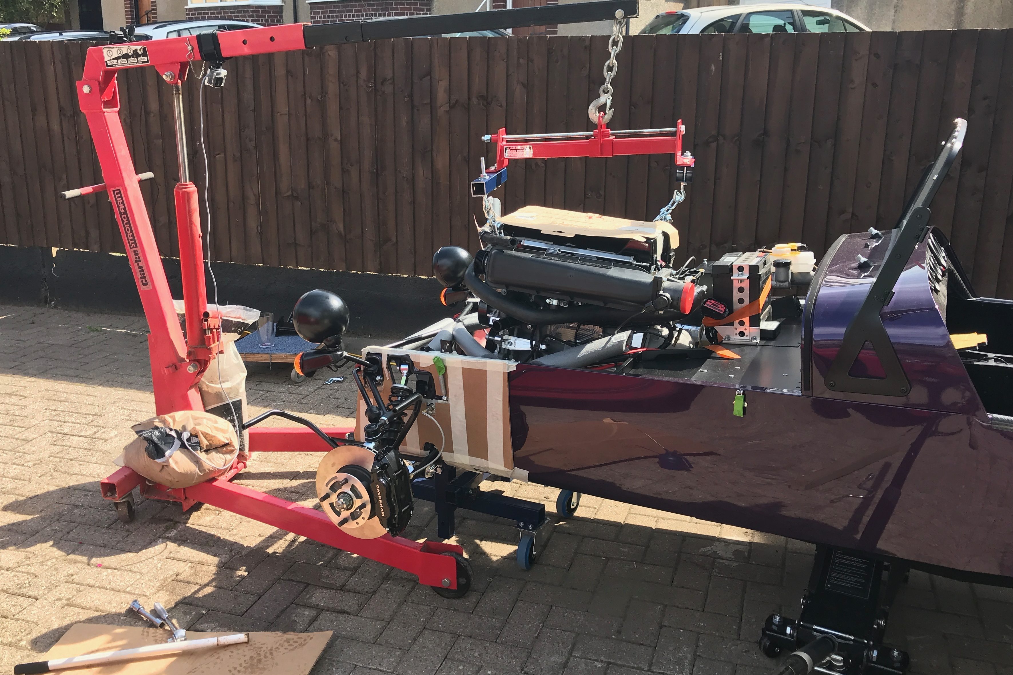 Build Session 11 : All hands to the hoist… Engine In