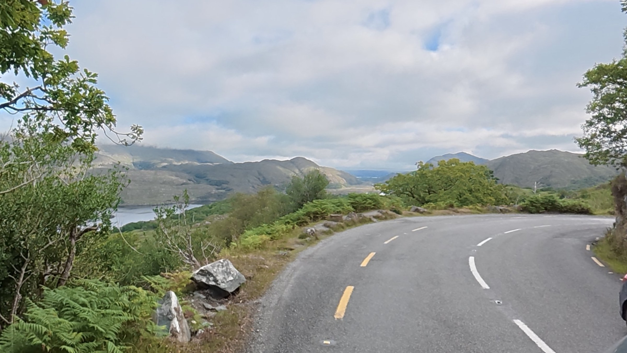 The winding N71 beside a lake below Ladies View