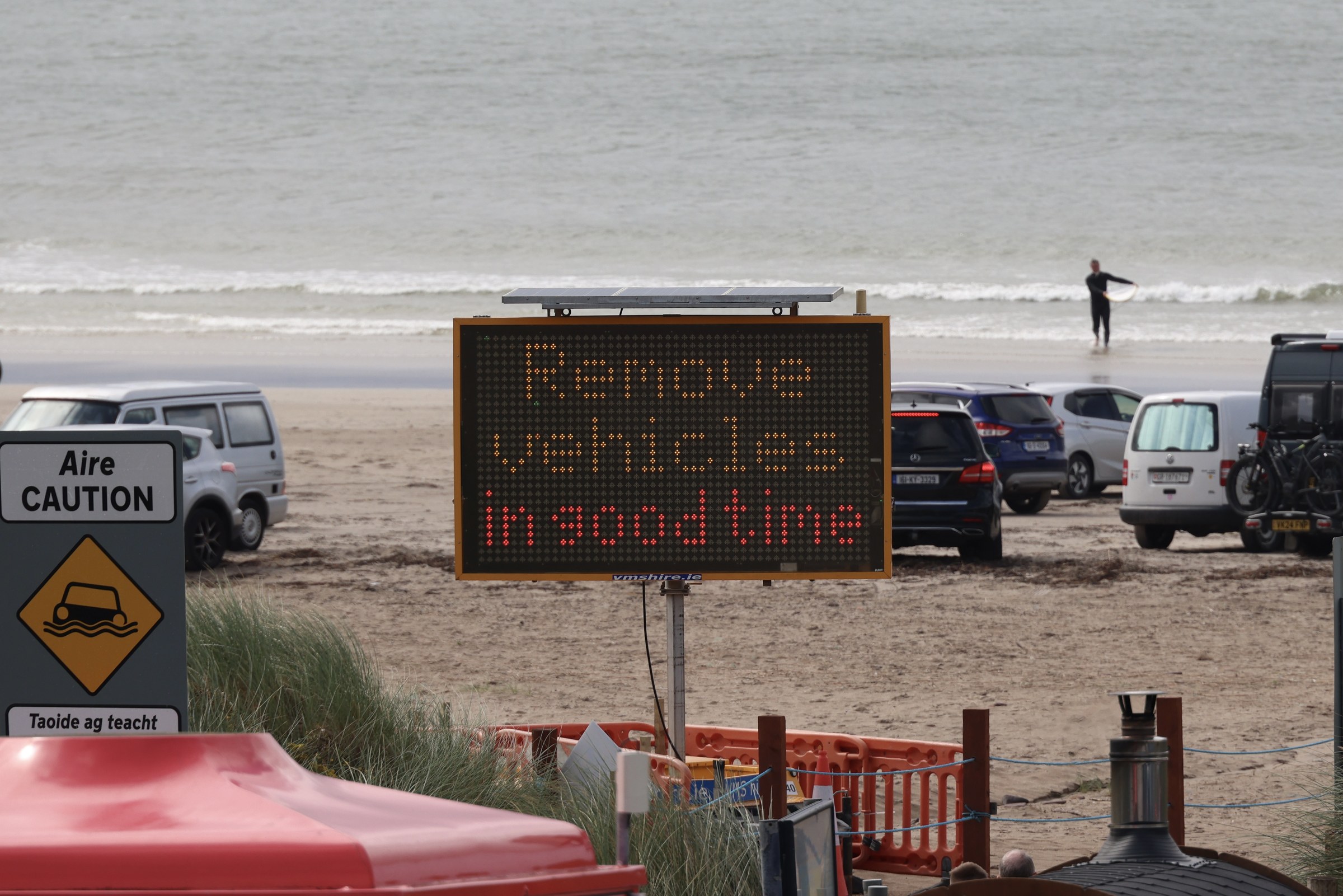 An electronic sign warning drivers to remove vehicles from Inch Beach in good time