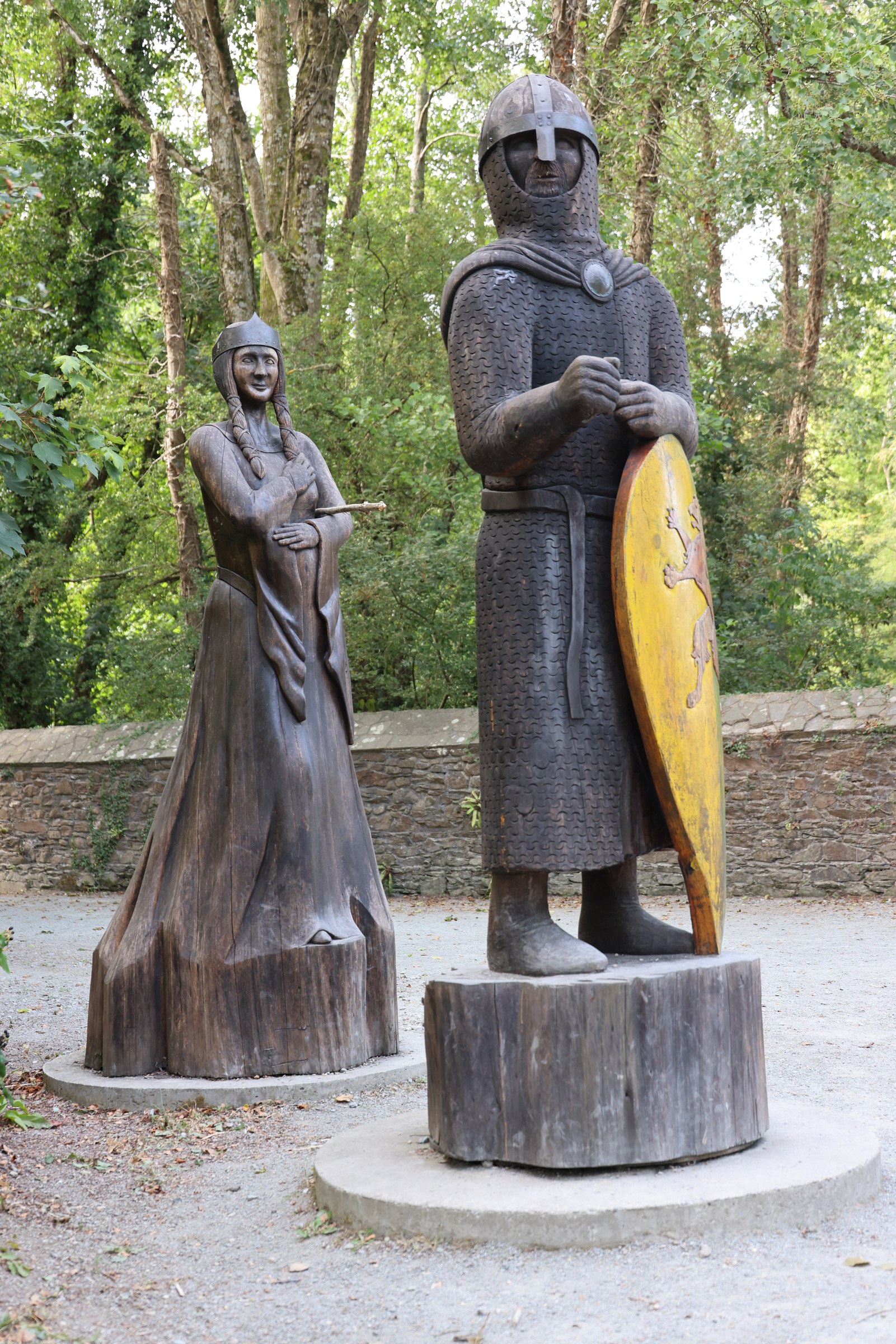 Sculptures of William Marshal and Isabel de Clare in the abbey grounds