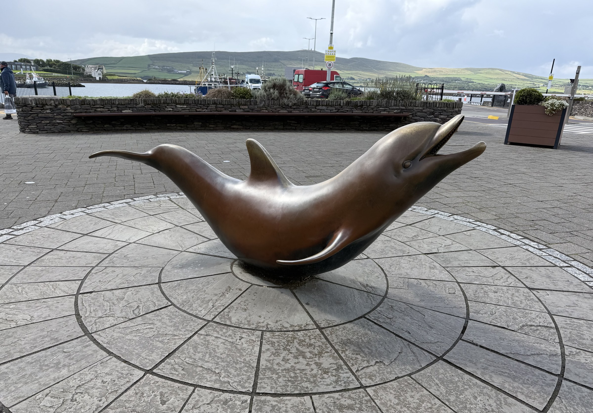 The bronze sculpture of Fungie the dolphin beside Dingle Harbour
