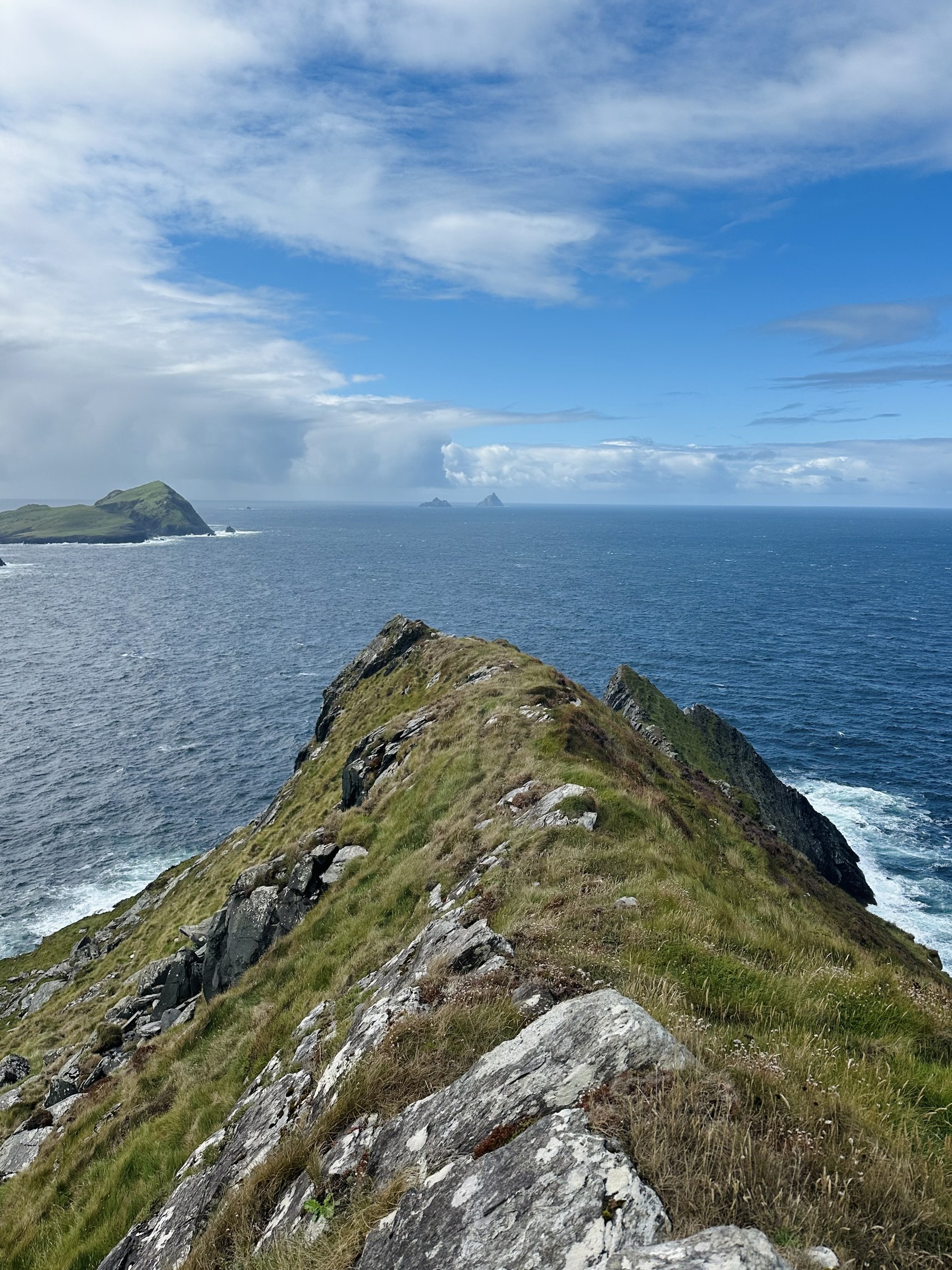 A narrow green headland projecting into the Atlantic at Kerry Cliffs