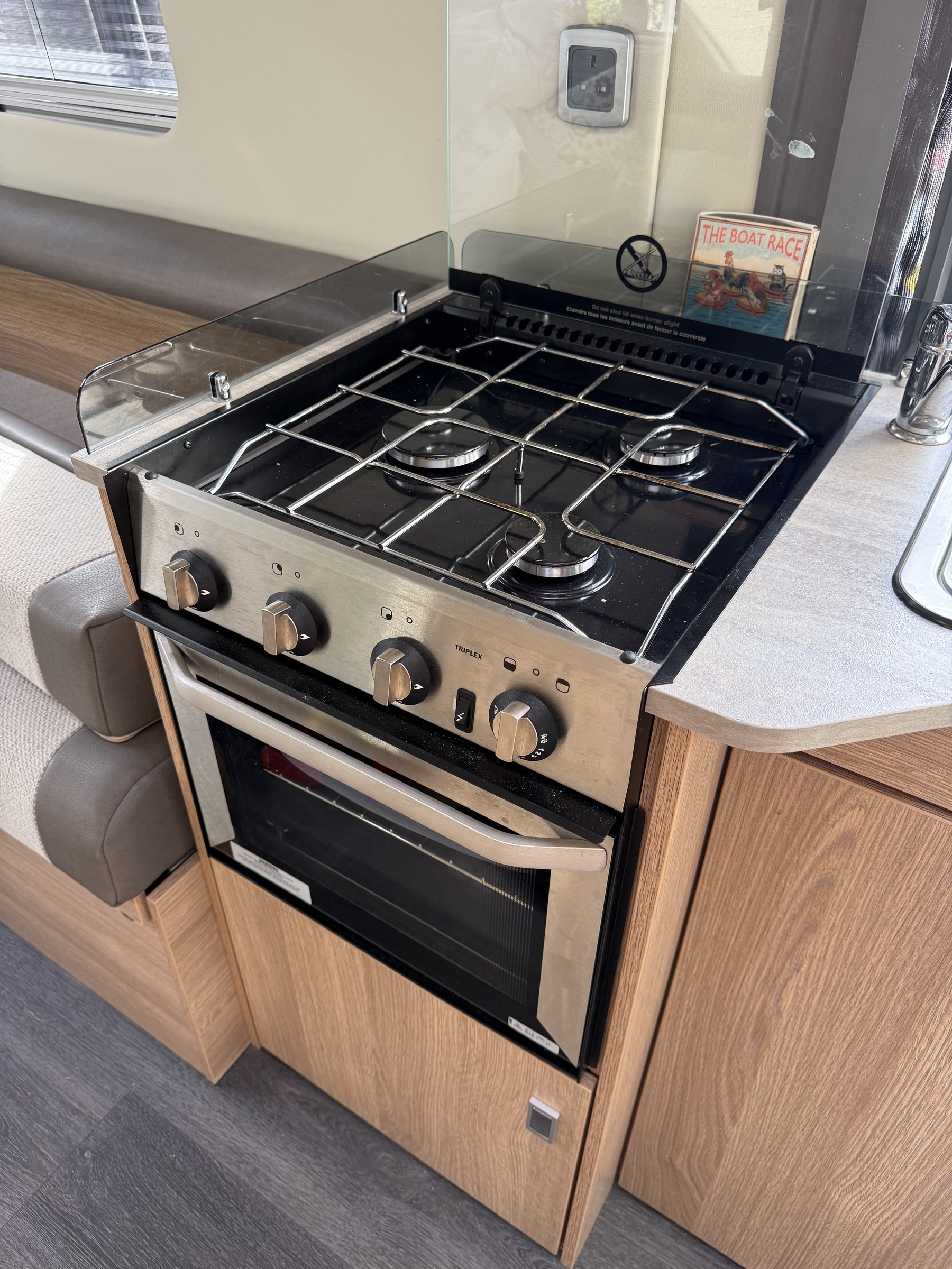 Ollie-II's three-burner hob and oven