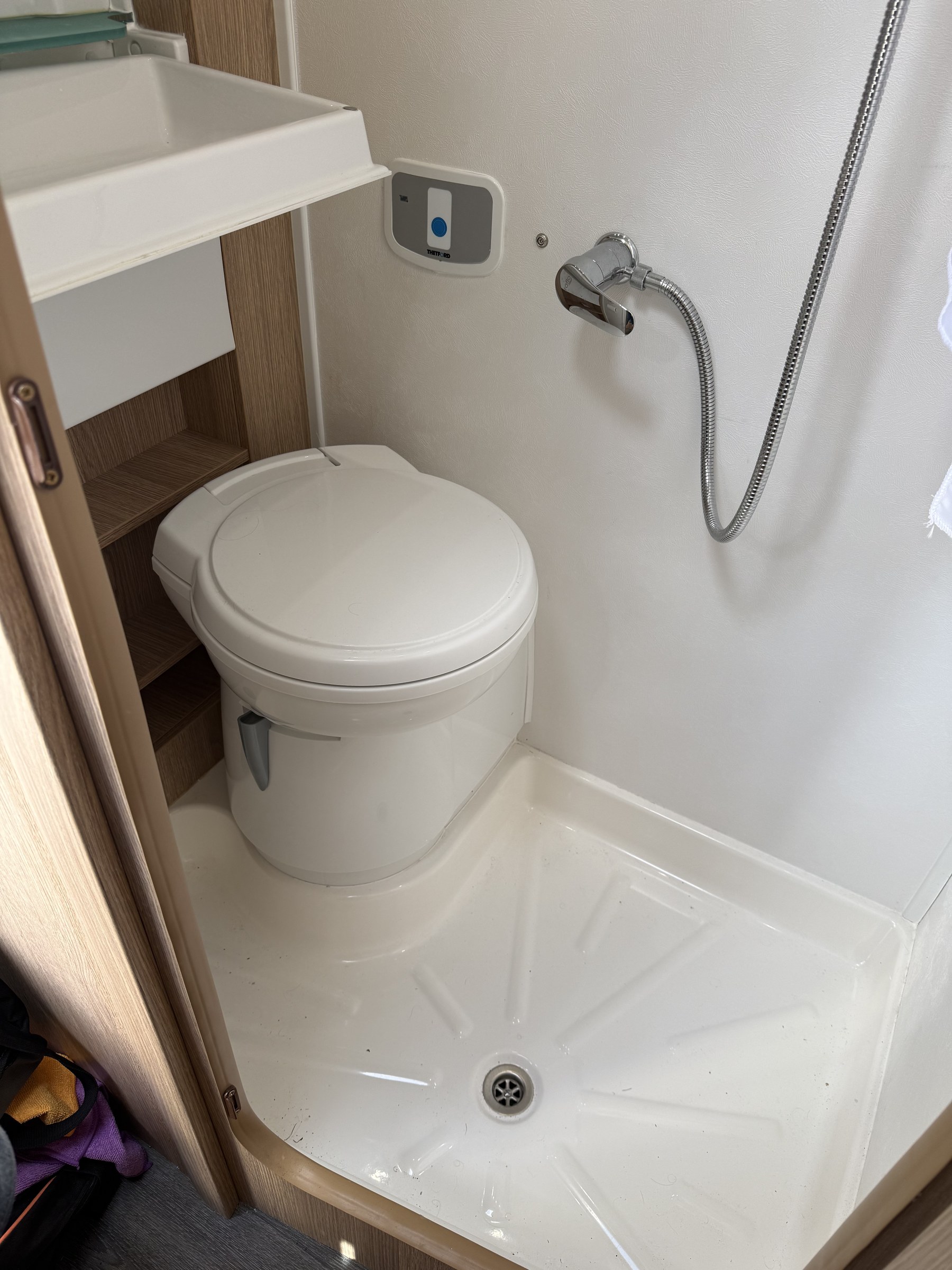 Ollie-II's toilet and shower tray